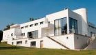 بالصور.. 2.2 مليون يورو مقابل فيلا أسطورة الأزياء