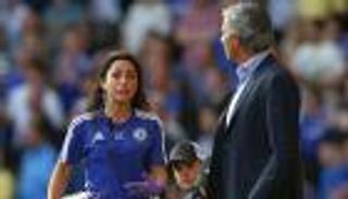 شبح إيفا كارنيرو يلاحق مورينيو في إنجلترا