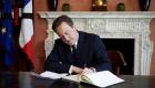 كاميرون يتوارى عن الأنظار لكتابة مذكراته