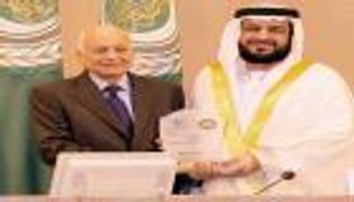 وزراء الإعلام العرب يكرمون الصحفية الإماراتية ليلى الخليفة