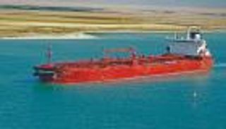 "قناة السويس" تخفض رسوم عبور ناقلات النفط 25%