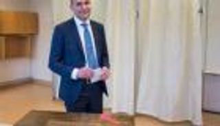 مرشح مناهض للاتحاد الأوروبي يعلن فوزه برئاسة أيسلندا