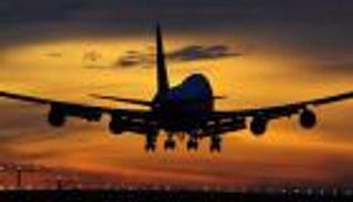 هكذا يفعلون بوجبات المسافرين على متن الطائرات لمساعدة المحتاجين