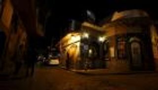 شباب سوري يهرب من أجواء الحرب إلى الحانات والملاهي