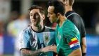 برافو يتمنى عودة ميسي عن قرار الاعتزال الدولي