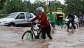 بالصور.. سيول نيبال والهند تواصل حصد الأرواح