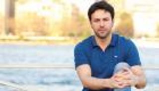 تيم الحسن يروج لطريقة غريبة للإقلاع عن التدخين .. شاهدها 