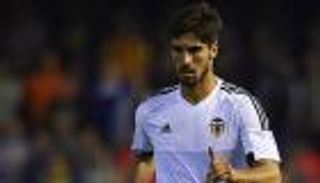 برشلونة لم يفقد الأمل في ضم جوميز من فالنسيا