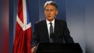 هاموند يصل إلى كوبا في أول زيارة منذ نصف قرن