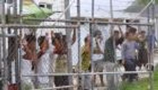 استراليا تلوم المدافعين عن اللاجئين بعد حرق امرأة نفسها