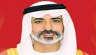 نهيان بن مبارك يكرم 6 خطاطين بملتقى رمضان لخط القرآن الكريم