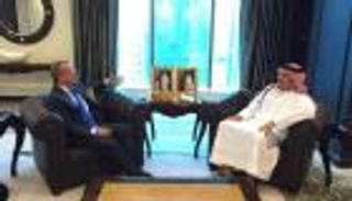 وزير خارجية قطر ومبعوث ليبيا يبحثان أزمة بنغازي الإنسانية