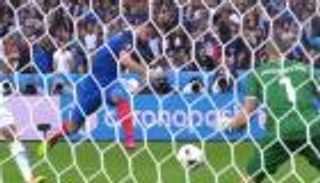 فوز فرنسا على آيسلندا يحيي انتقادات صحافة إنجلترا لمنتخبها