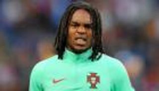 مدرب فرنسي يشكك في السن الحقيقي لريناتو سانشيز 