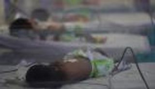 بالفيديو.. مستشفى هندي يتاجر في الرضع