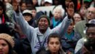 المئات في لندن يتظاهرون ضد عنف الشرطة الأمريكية تجاه السود 