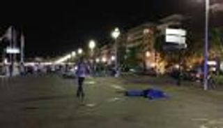 ليلة دامية في نيس.. 84 قتيلا وهولاند يمدد الطوارئ