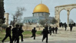 الأقصى يواجه محاولات إسرائيلية لنزع القداسة الإسلامية