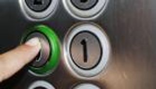 اكتشاف جثة داخل مصعد بعد شهر من قطع الكهرباء