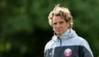 مدرب قطر يطالب الجماهير بالمساندة أمام أوزبكستان