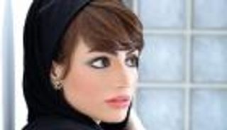 رفيعة الهاجسي أول عارضة أزياء إماراتية: لا أحيد عن قيم بلادي