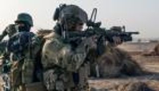 أمريكا تستهدف دبابة وسيارتين لـ