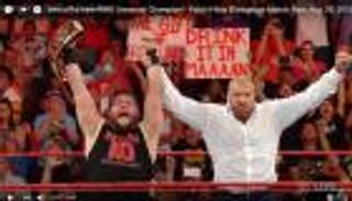 تربل إتش يهدي كيفين أوينز لقب "WWE العالمي"
