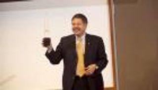 إنفوجراف.. عالم نوبل الراحل أحمد زويل في سطور