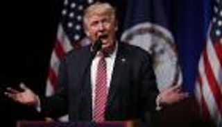 ترامب يرد على أوباما: كلينتون غير مؤهلة لأي منصب حكومي