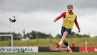 استبعاد لوك شاو من معسكر إنجلترا لأسباب احترازية