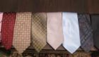 هل تمنع إيران ارتداء رابطات العنق والحلي؟