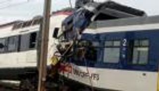 10 قتلى في تصادم قطارين بجنوب إيطاليا