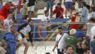 الفيفا: مشاهد الشغب بأمم أوروبا مخجلة وغير مقبولة