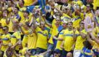 جماهير السويد مهددة بالغياب عن مباراة إيرلندا