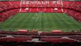 برشلونة يحاول التخلص من عقدة ملعب إشبيلية