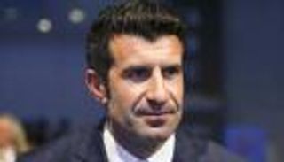 لويس فيجو يتولى رئاسة إحدى لجان الفيفا