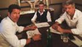 سيميوني يؤكد استمراره مع أتلتيكو مدريد بصورة عبر 