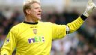 بيتر شمايكل يتمنى هزيمة يونايتد للمرة الأولى في حياته