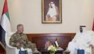 وزير الدولة لشؤون الدفاع الإماراتي يلتقي مسؤولا عسكريا أمريكيا