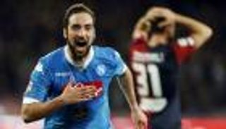 جماهير نابولي تشوه محطة مترو بسبب هيجوين