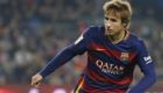 الإصابة تبعد لاعب برشلونة لنهاية الموسم