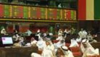 بورصة الكويت تتجاهل إضرابات العمال وتغلق مرتفعة