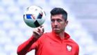 ليفاندوفسكي: كنا نستطيع هز شباك ألمانيا