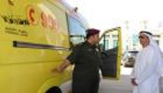 وضع شعار للعمل الجماعي على مركبات الدفاع المدني الإماراتي