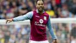 شاهد: مشجع لأستون فيلا يدعو أحد لاعبيه لاشتباك بالأيدي