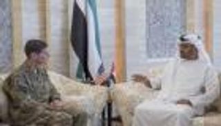 محمد بن زايد يستقبل قائد القيادة المركزية الأمريكية