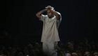 أحد المعجبين يرفع قضية على كاني ويست وتيدال بسبب "بابلو"