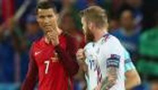 لاعب منتخب أيسلندا يسخر من واقعة 