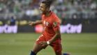 سانشيز يدخل نادي الـ100 مع تشيلي