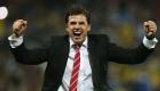 ويلز تكافئ كولمان بتمديد عقده قبل اليورو